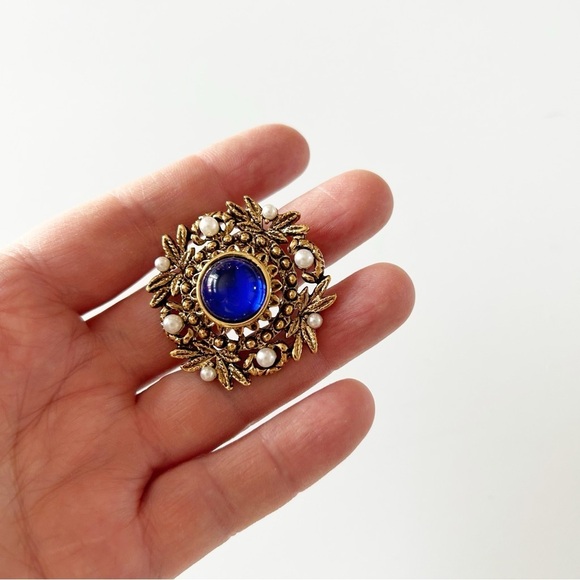 Vintage Gold Plated Brooch with Faux Pearls & Blue Gem Bundle & Save - Picture 3 of 6